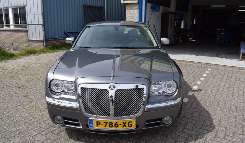 
								Chrysler 300C 5.7 V8 HEMI full									