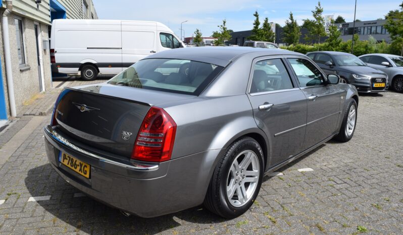 
								Chrysler 300C 5.7 V8 HEMI full									