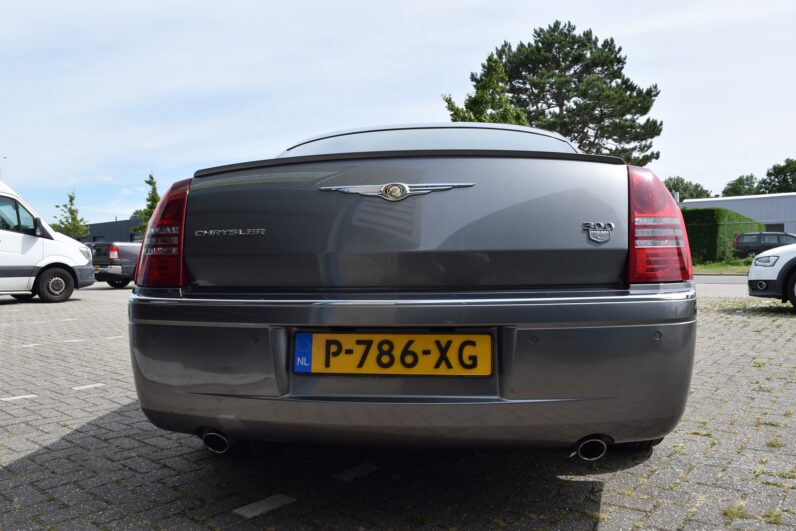 
								Chrysler 300C 5.7 V8 HEMI full									