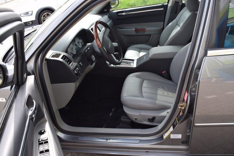 
								Chrysler 300C 5.7 V8 HEMI full									
