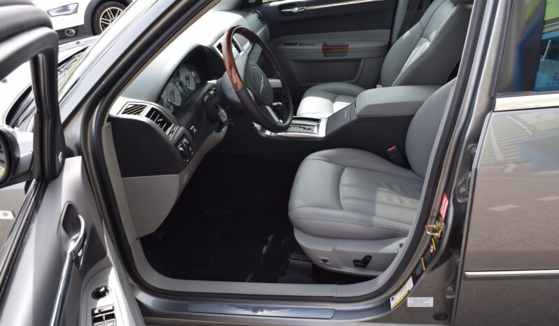 
								Chrysler 300C 5.7 V8 HEMI full									