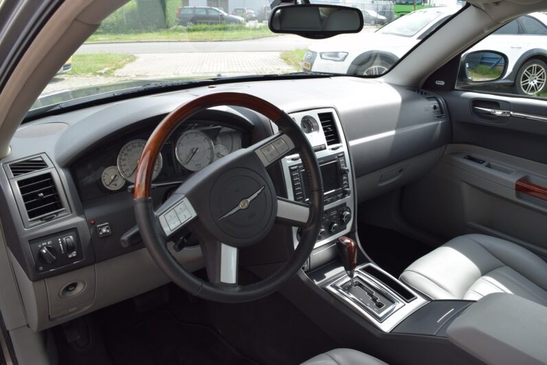 
								Chrysler 300C 5.7 V8 HEMI full									
