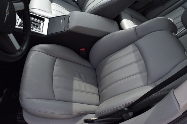 
								Chrysler 300C 5.7 V8 HEMI full									