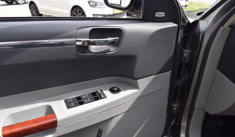 
								Chrysler 300C 5.7 V8 HEMI full									
